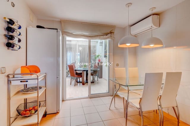 4 soverom Hus til salgs i Torviscas, Adeje med svømmebasseng garasje - € 549 000 (Ref: 7481075)