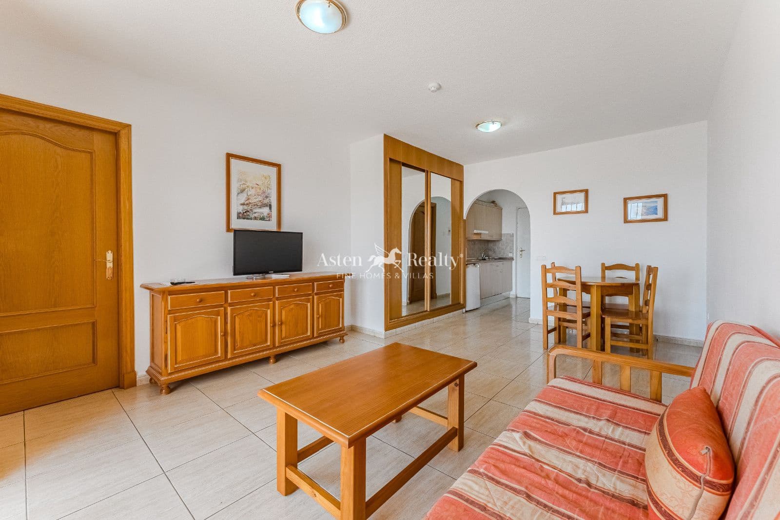 Flat te koop in Costa del Silencio met zwembad - € 158.500 (Ref: 7486493)