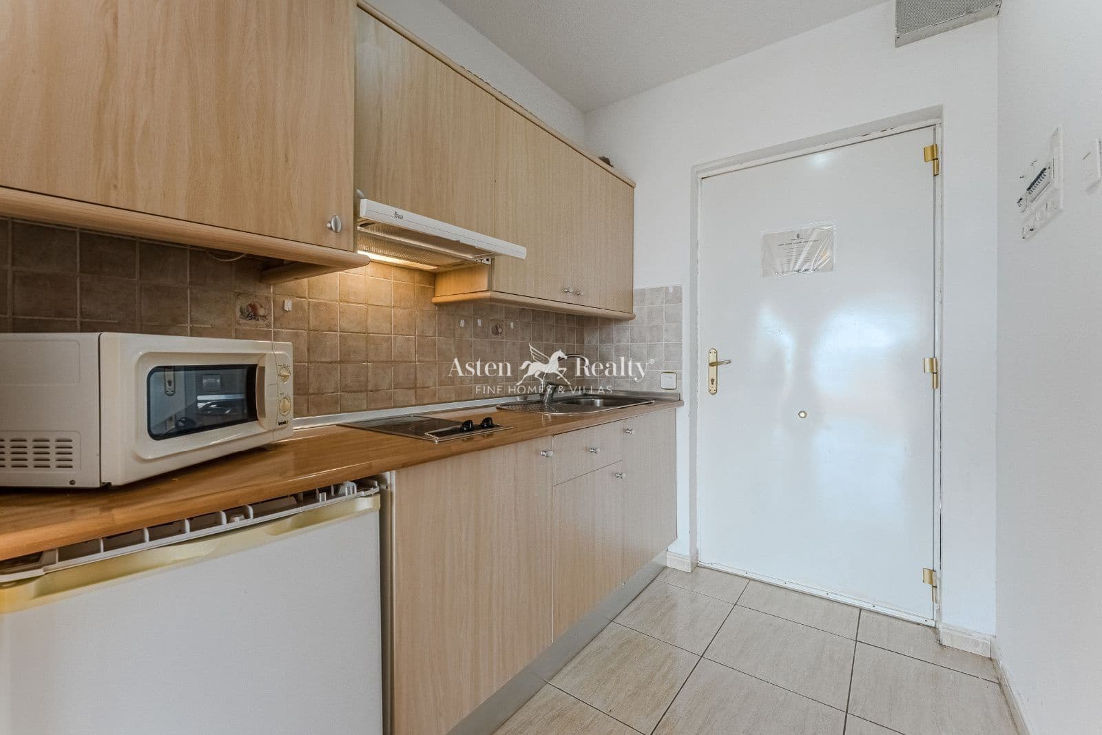 Flat te koop in Costa del Silencio met zwembad - € 158.500 (Ref: 7486493)