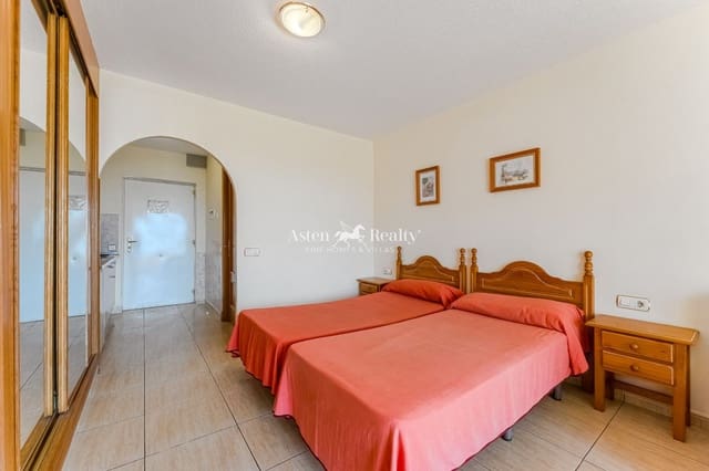 Flat te koop in Costa del Silencio, Arona met zwembad - € 158.500 (Ref: 7486493)