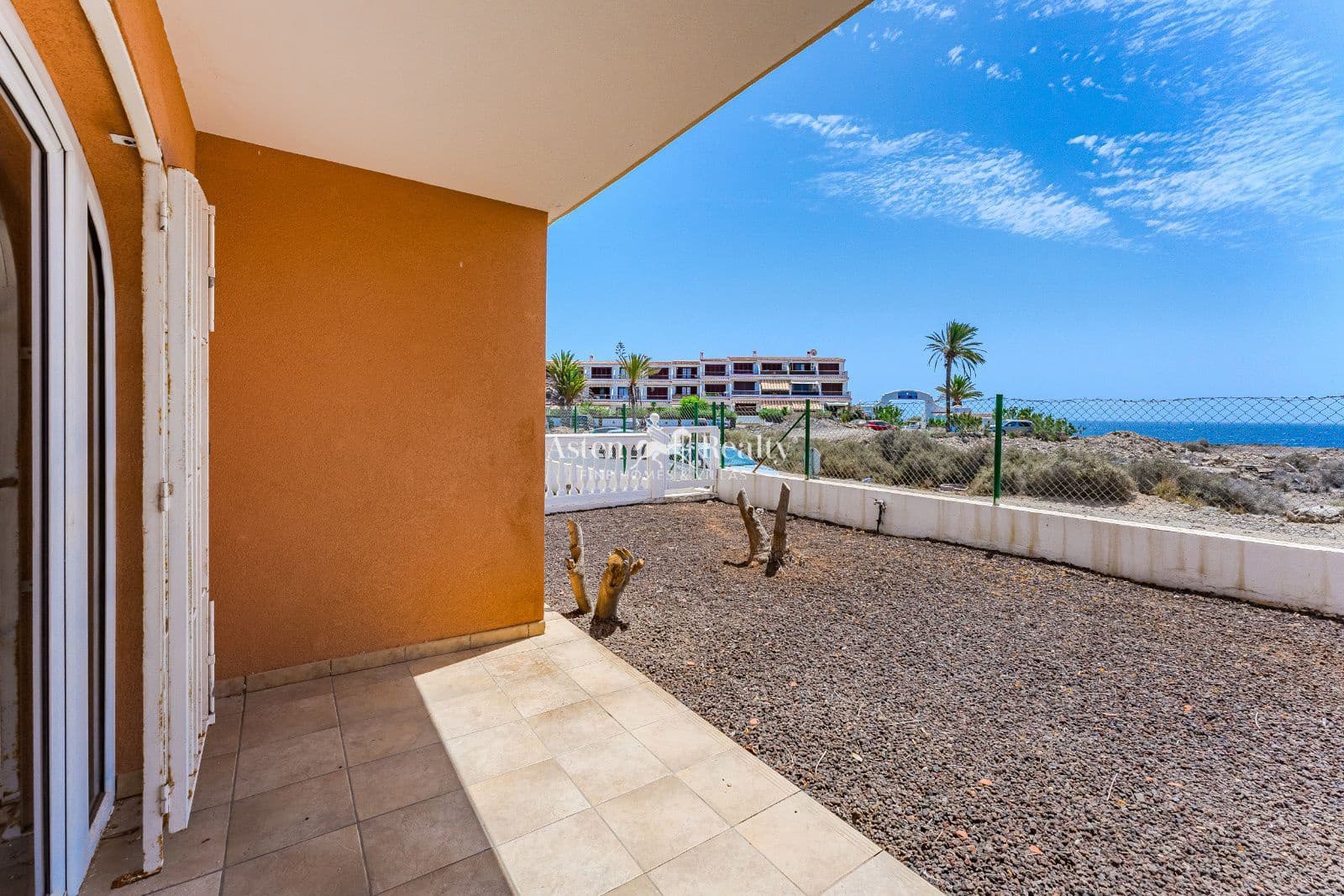 Flat te koop in Costa del Silencio met zwembad - € 158.500 (Ref: 7486493)