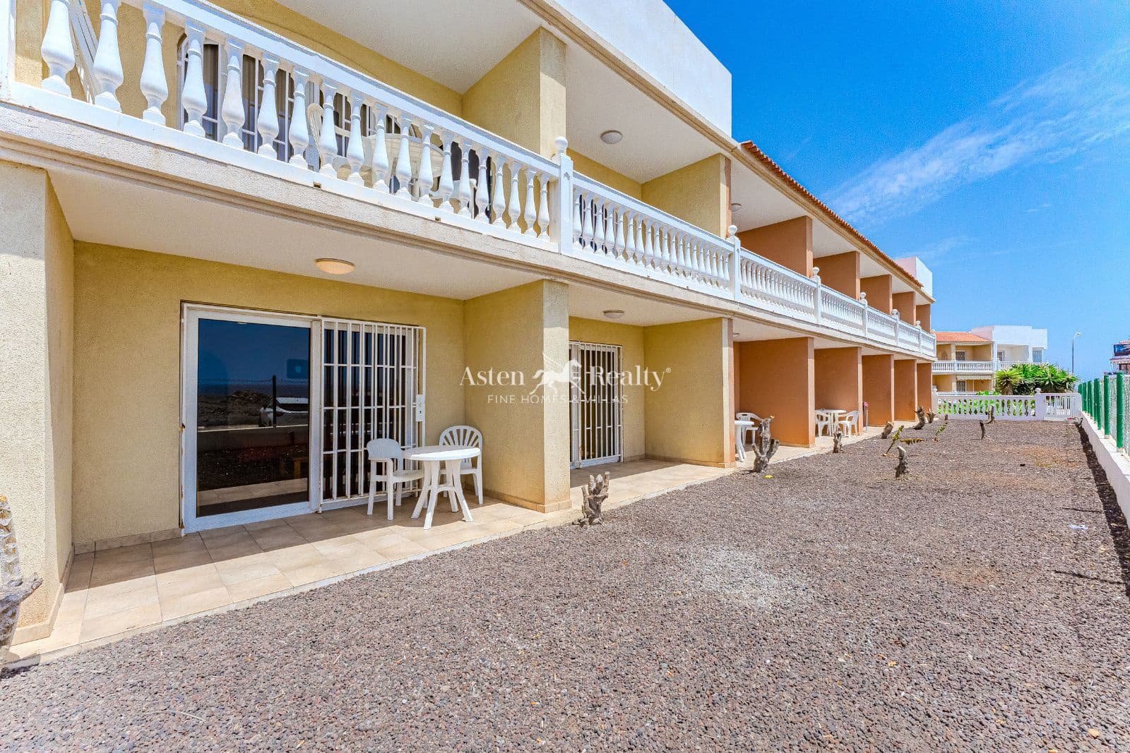 Flat te koop in Costa del Silencio met zwembad - € 158.500 (Ref: 7486493)