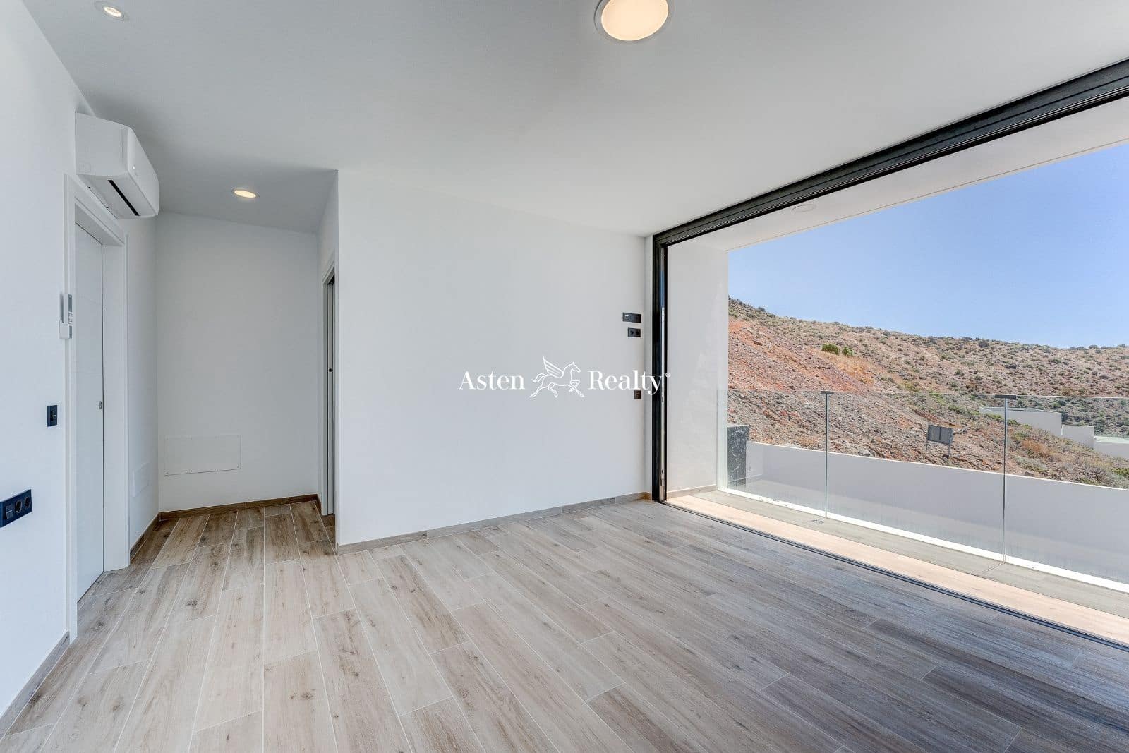 4 soveværelse Byhus til salg i Torviscas med swimmingpool garage - € 1.950.000 (Ref: 7539116)