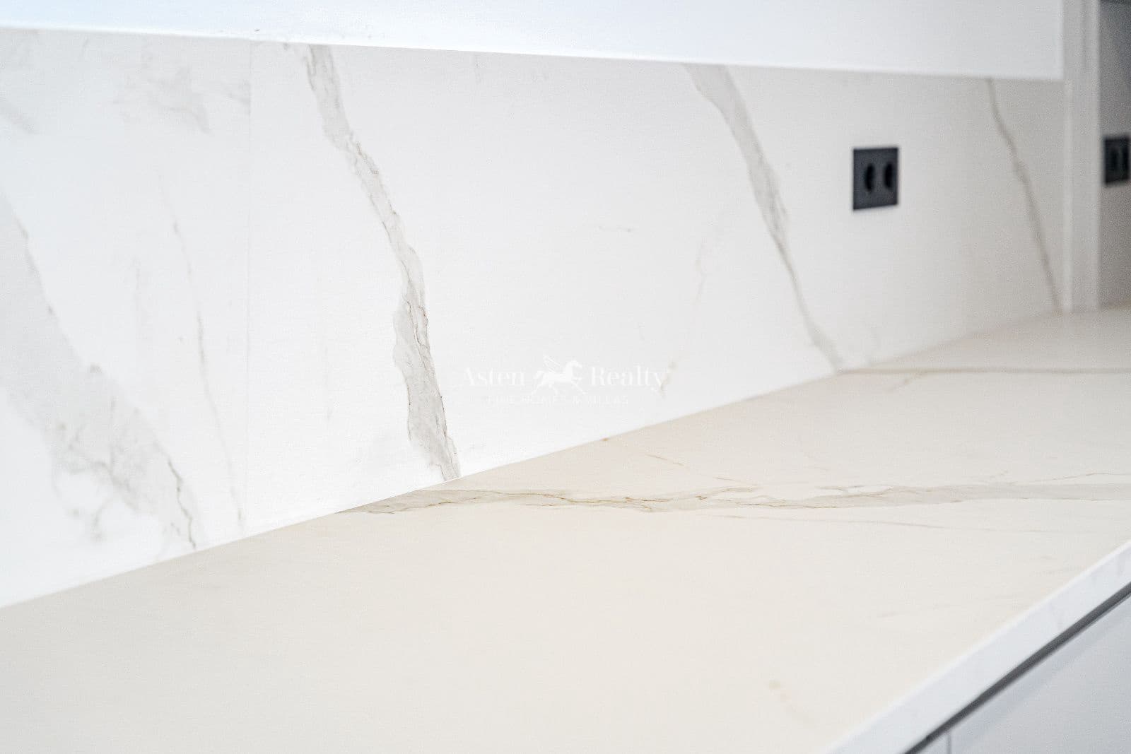 4 makuuhuone Omakotitalo myytävänä paikassa Torviscas mukana uima-altaan 
autotalli - 1 950 000 € (Ref: 7539116)