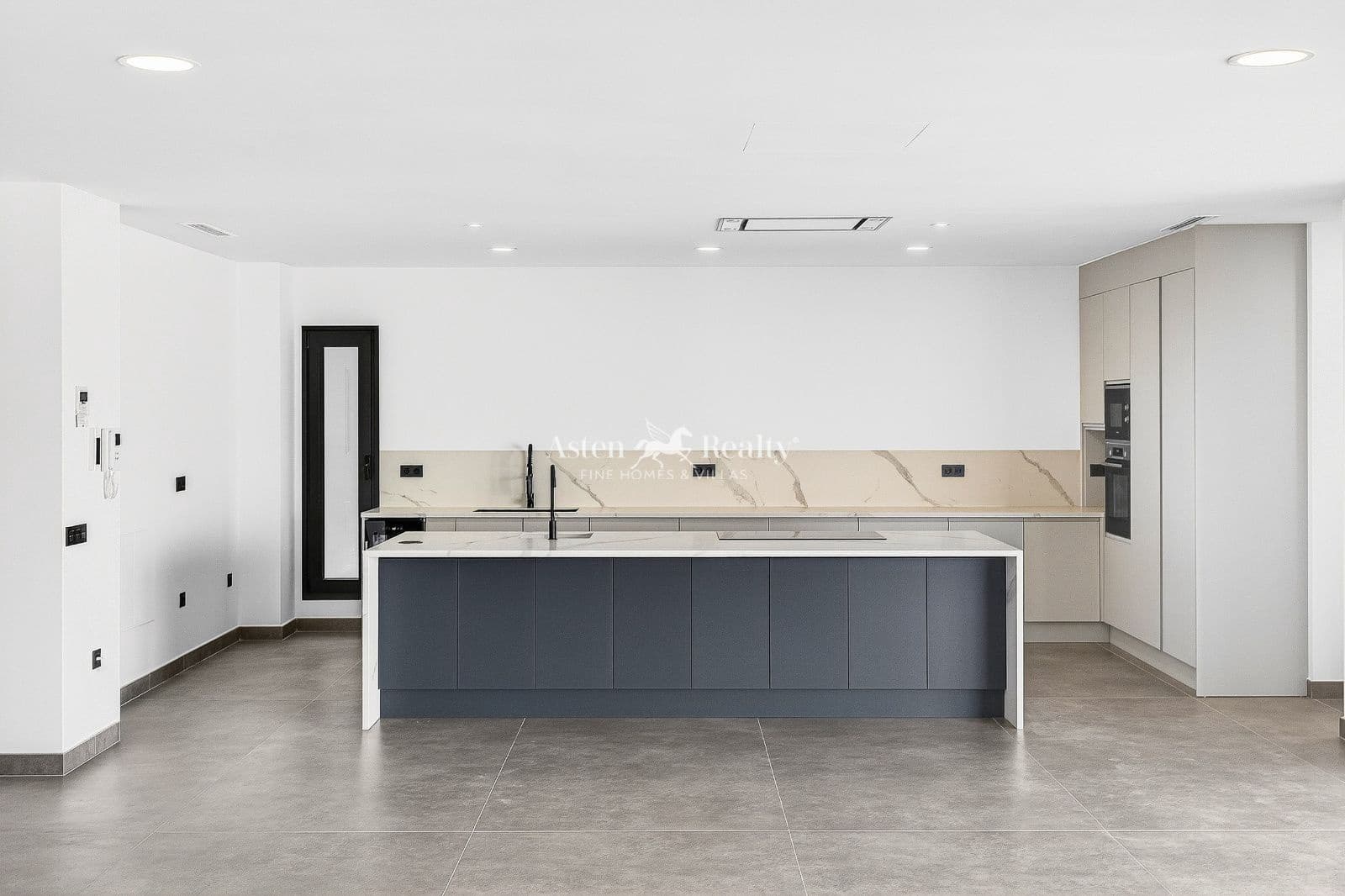 4 makuuhuone Omakotitalo myytävänä paikassa Torviscas mukana uima-altaan 
autotalli - 1 950 000 € (Ref: 7539116)