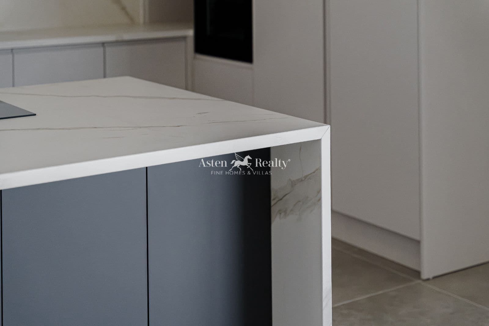 4 makuuhuone Omakotitalo myytävänä paikassa Torviscas mukana uima-altaan 
autotalli - 1 950 000 € (Ref: 7539116)