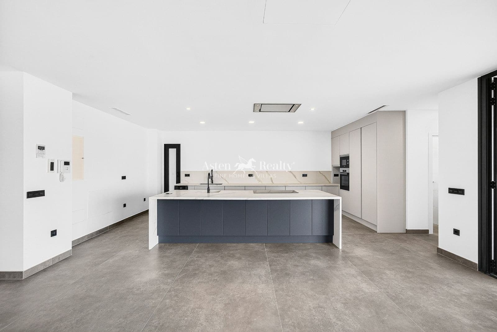 4 makuuhuone Omakotitalo myytävänä paikassa Torviscas mukana uima-altaan 
autotalli - 1 950 000 € (Ref: 7539116)