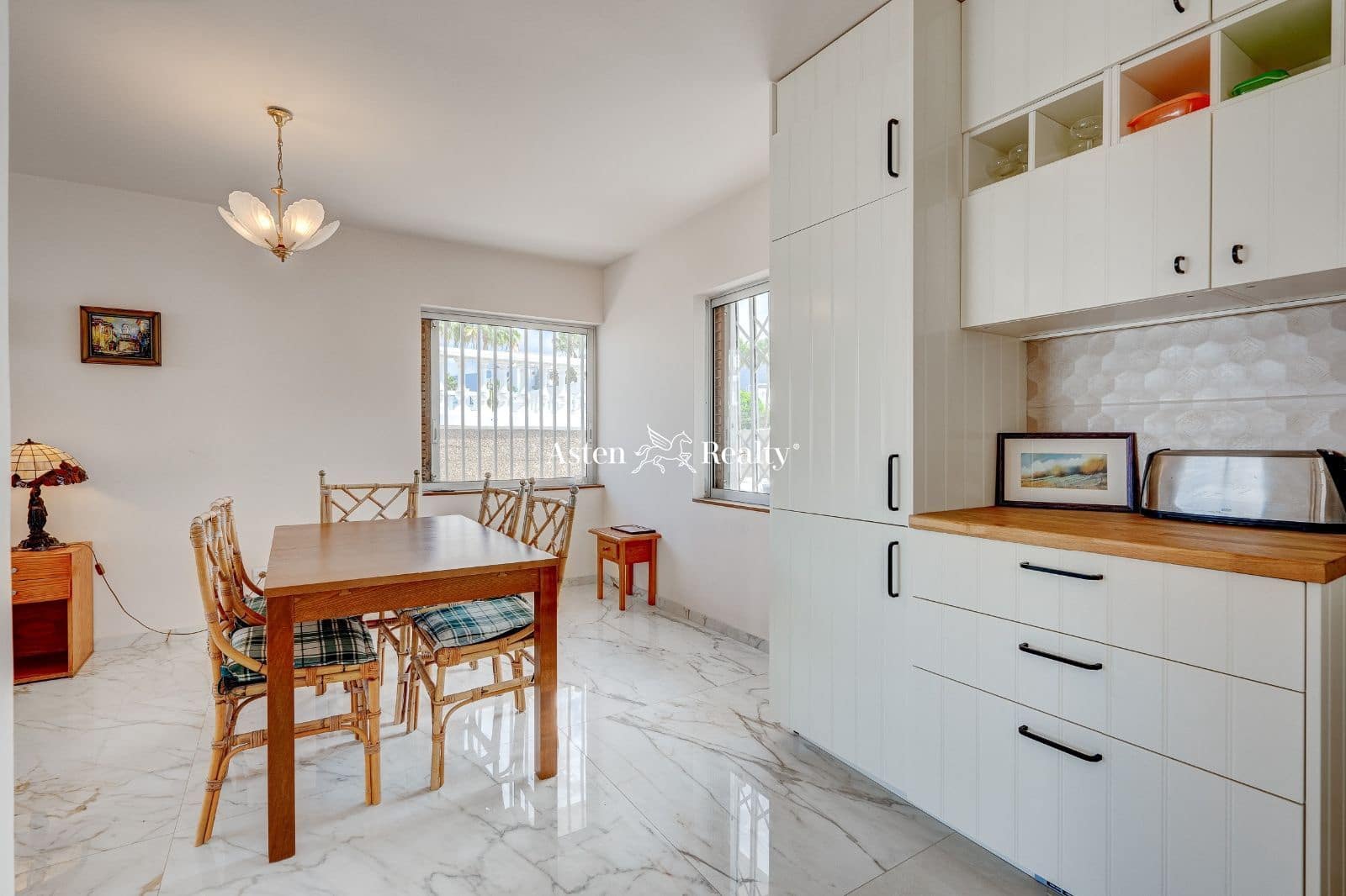 2 soveværelse Bungalow til salg i Costa Adeje med swimmingpool garage - € 995.000 (Ref: 7592200)