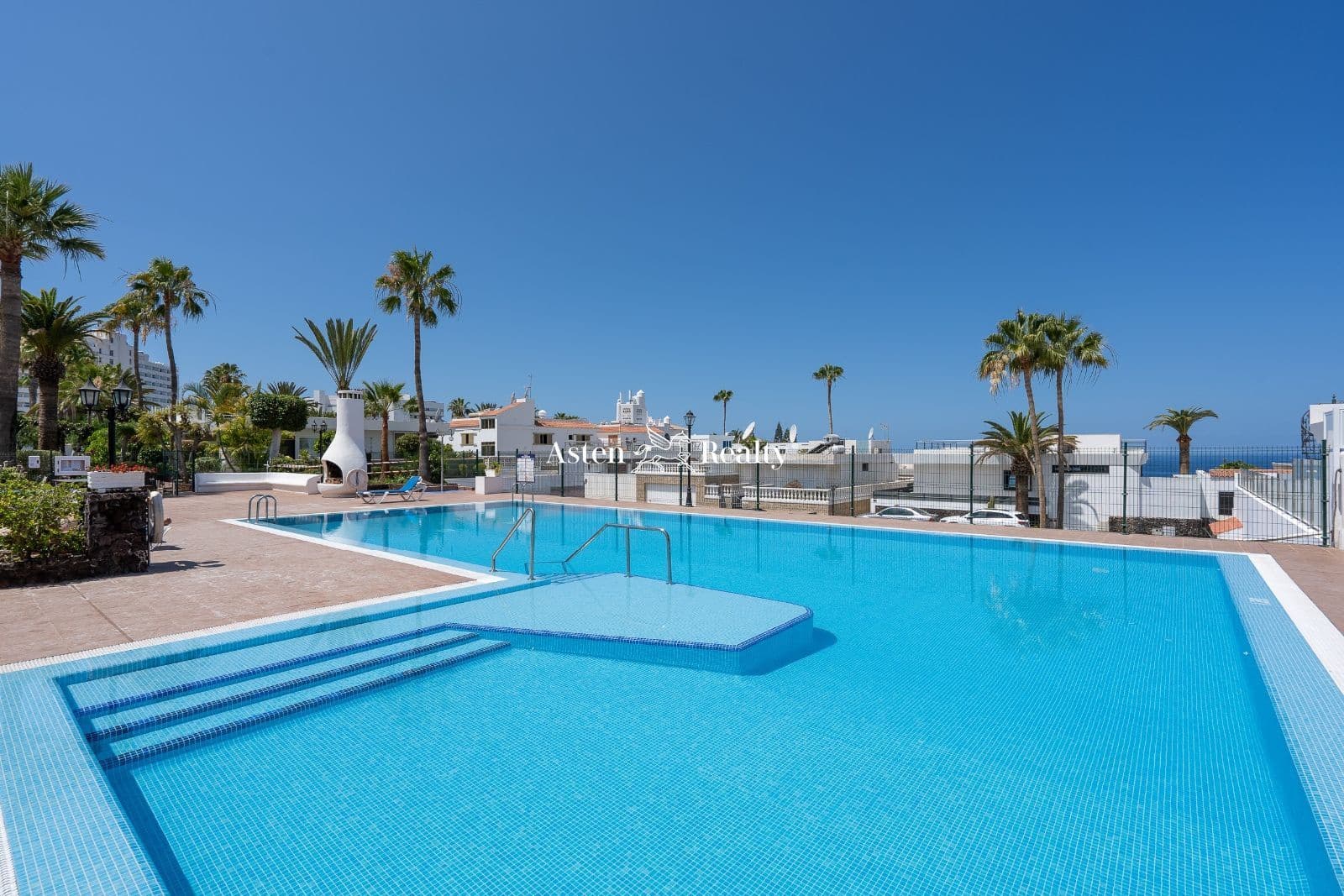 2 soveværelse Bungalow til salg i Costa Adeje med swimmingpool garage - € 995.000 (Ref: 7592200)