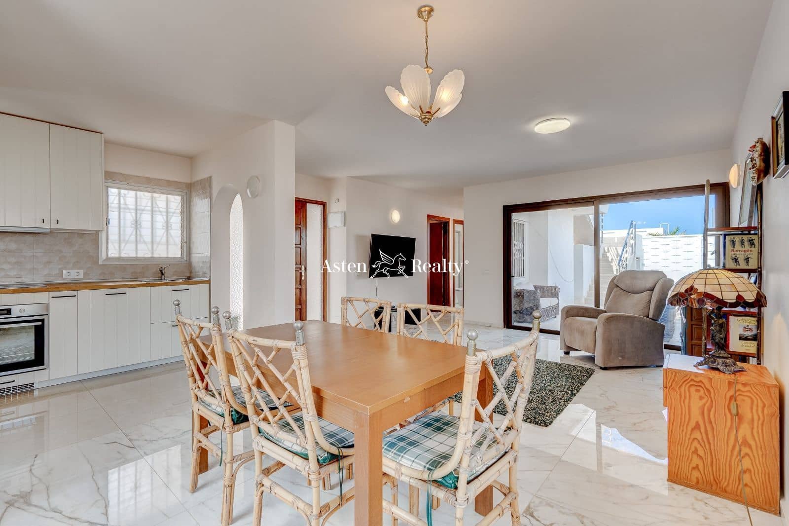 2 soveværelse Bungalow til salg i Costa Adeje med swimmingpool garage - € 995.000 (Ref: 7592200)
