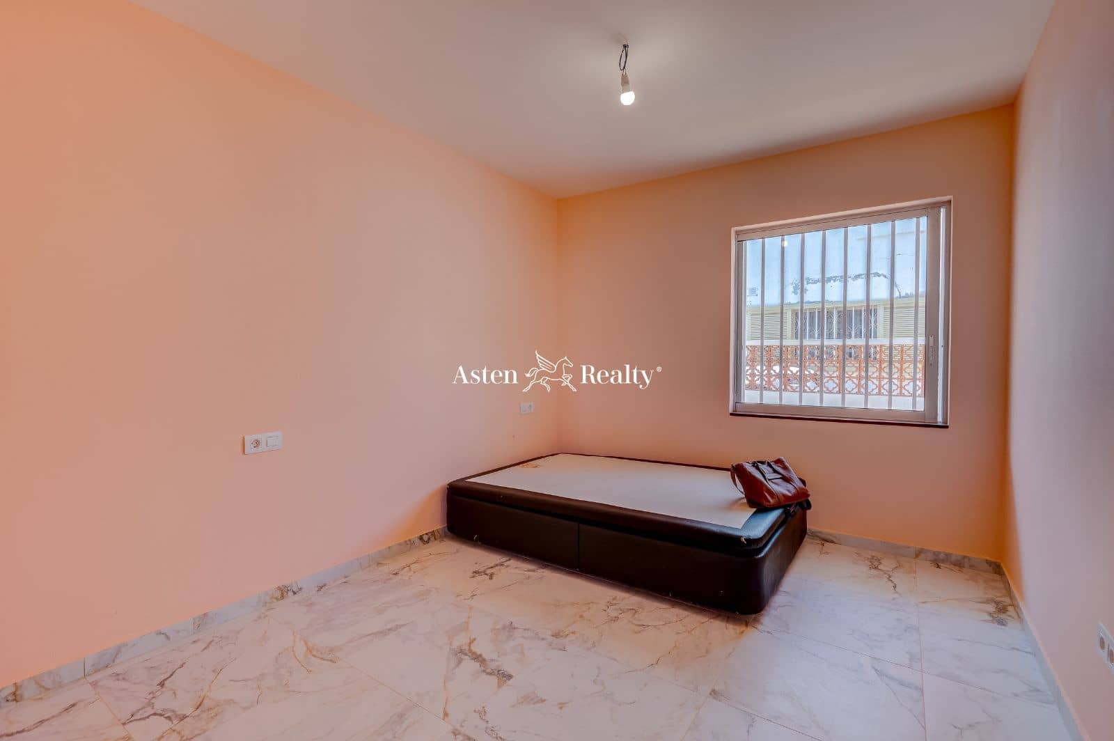 2 soveværelse Bungalow til salg i Costa Adeje med swimmingpool garage - € 995.000 (Ref: 7592200)
