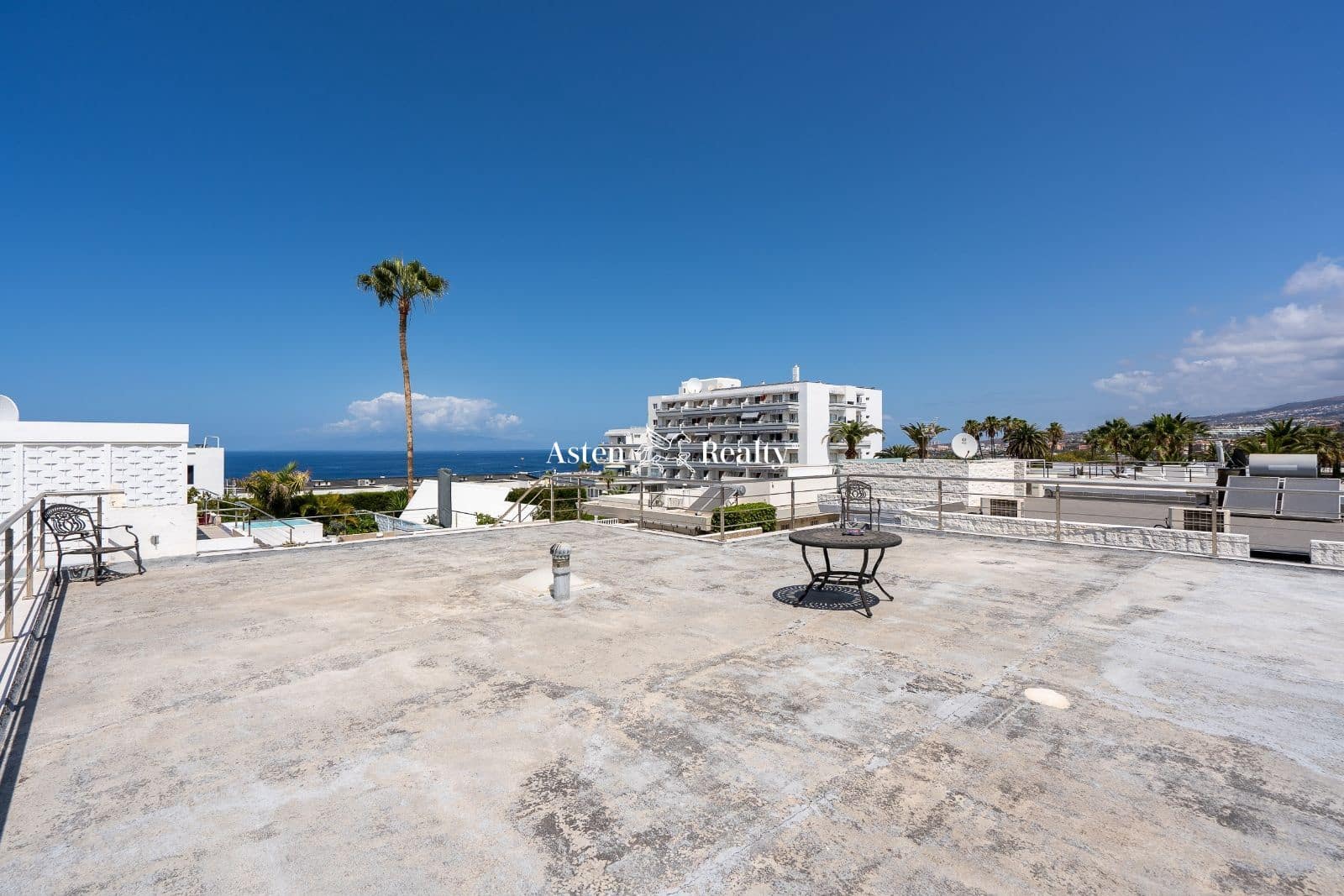 2 soveværelse Bungalow til salg i Costa Adeje med swimmingpool garage - € 995.000 (Ref: 7592200)