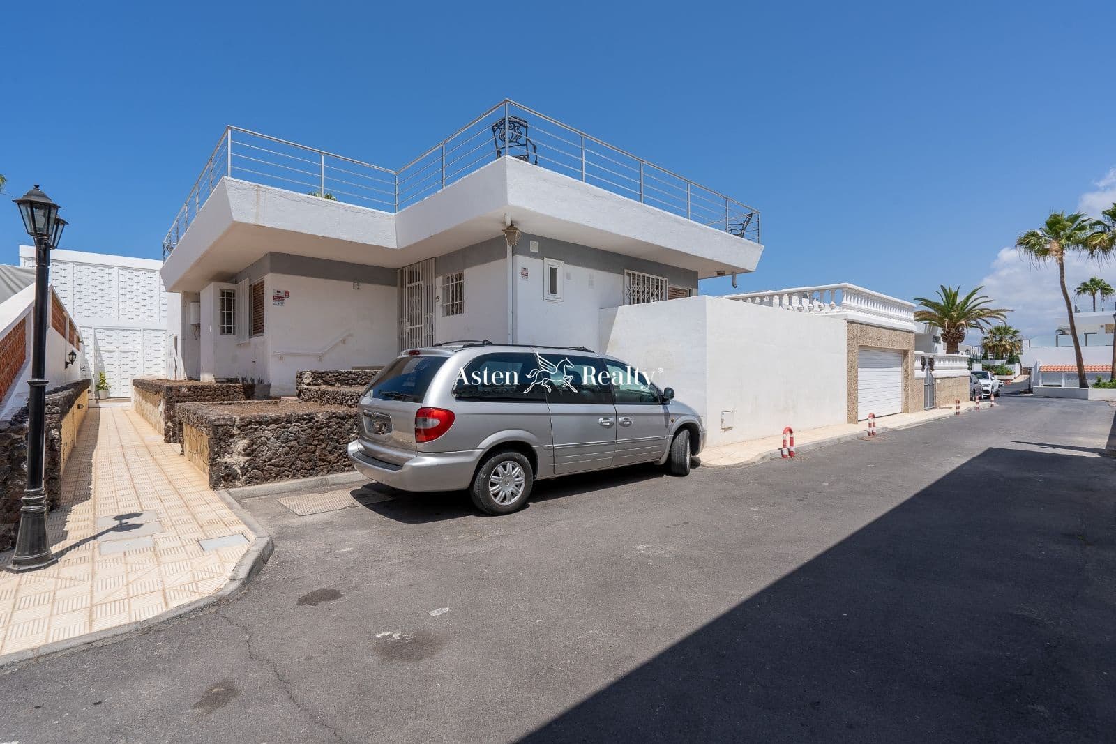 2 soveværelse Bungalow til salg i Costa Adeje med swimmingpool garage - € 995.000 (Ref: 7592200)