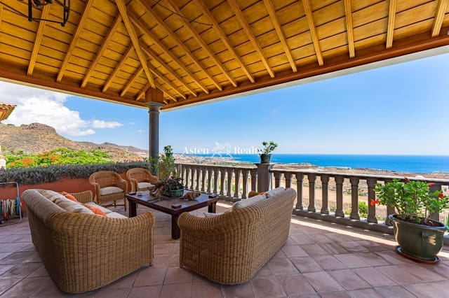 4 bedroom Townhouse for sale in Adeje with pool garage - € 2,850,000 (Ref: 7597634)