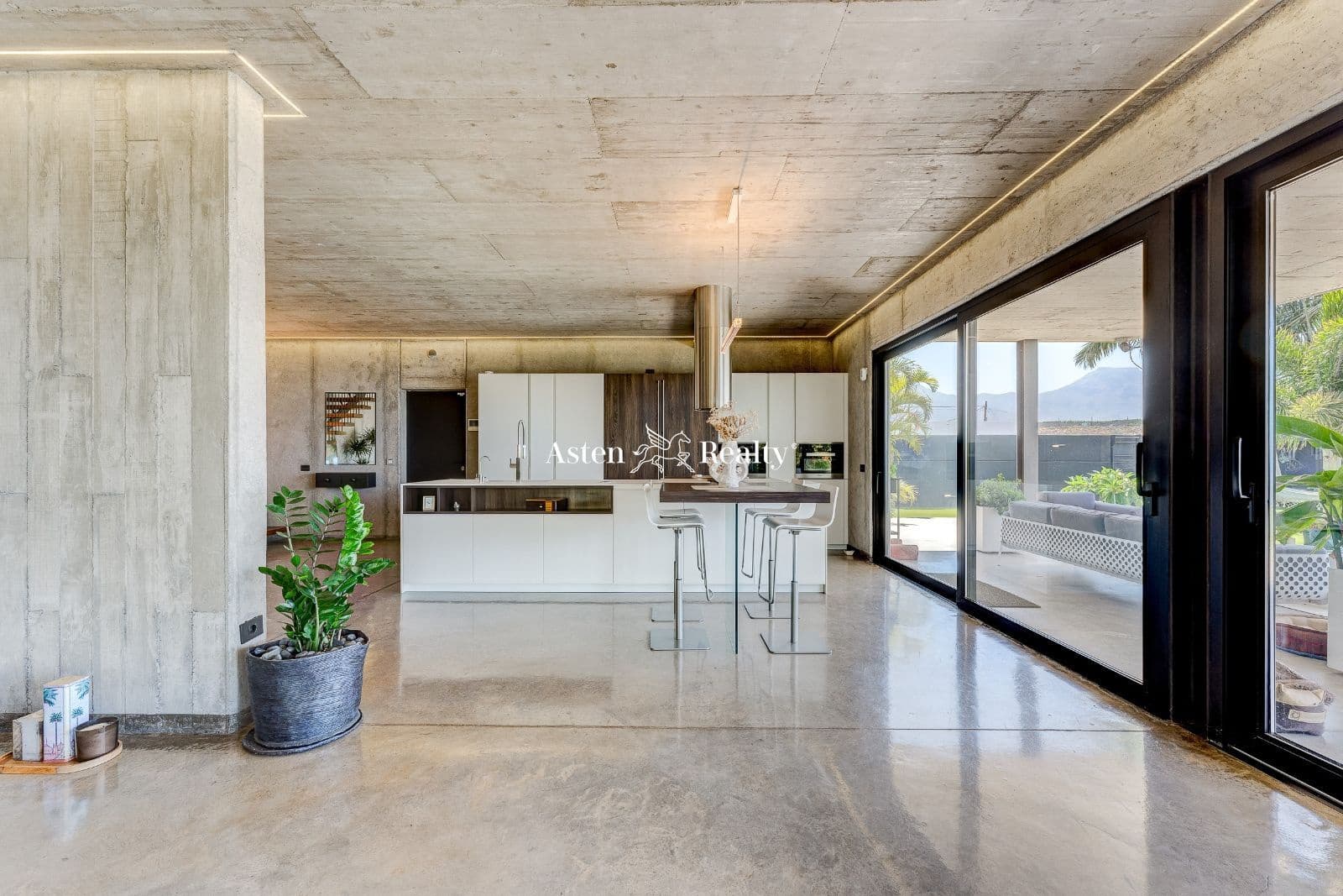 4 slaapkamer Huis te koop in Playa Paraiso met zwembad garage - € 3.900.000 (Ref: 7663026)