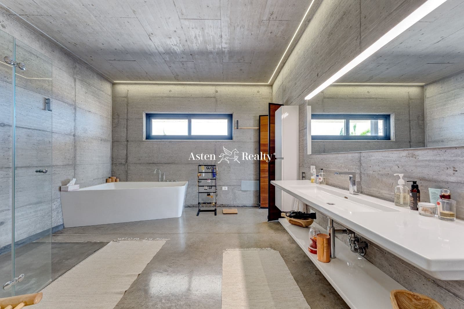 4 slaapkamer Huis te koop in Playa Paraiso met zwembad garage - € 3.900.000 (Ref: 7663026)