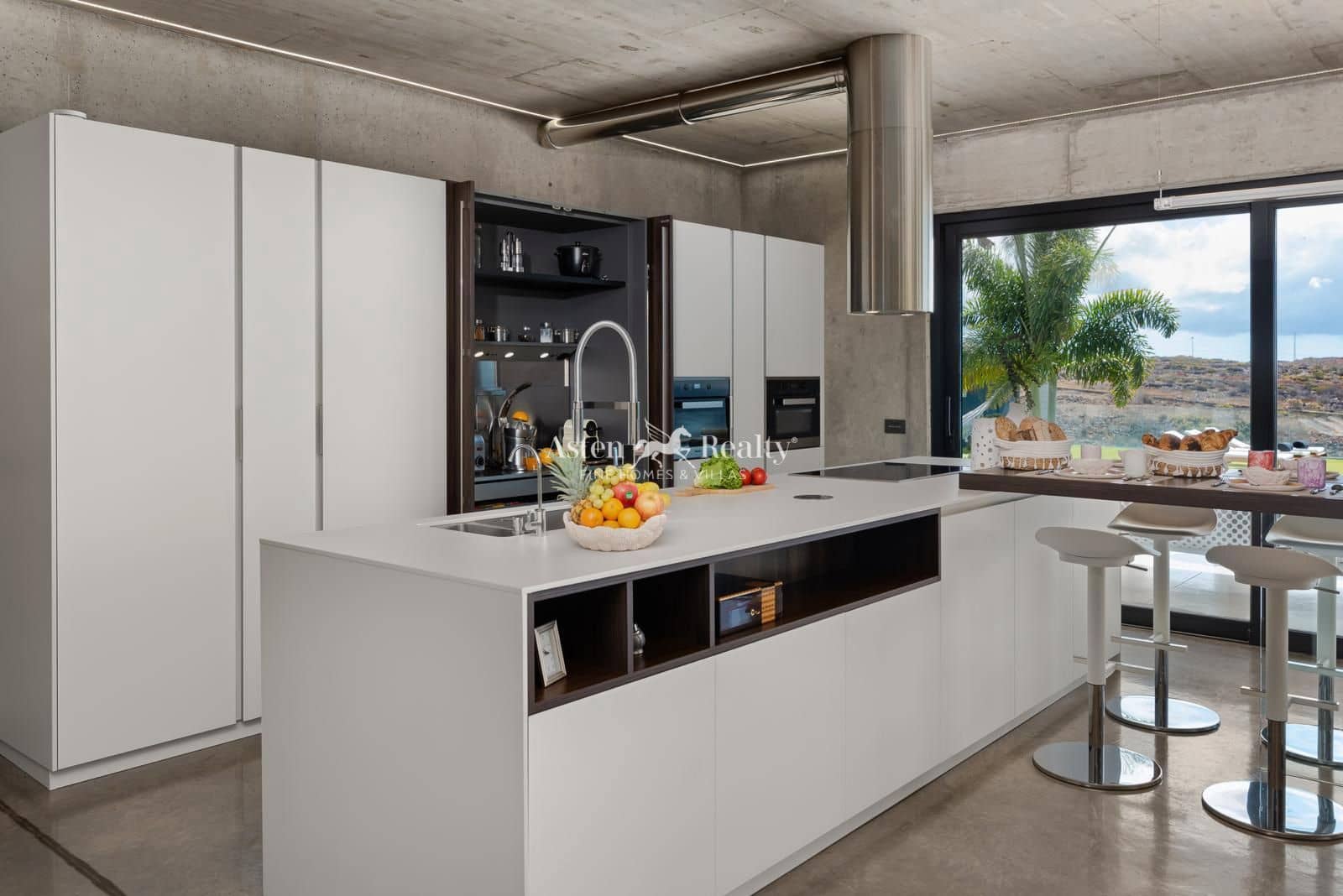 4 slaapkamer Huis te koop in Playa Paraiso met zwembad garage - € 3.900.000 (Ref: 7663026)