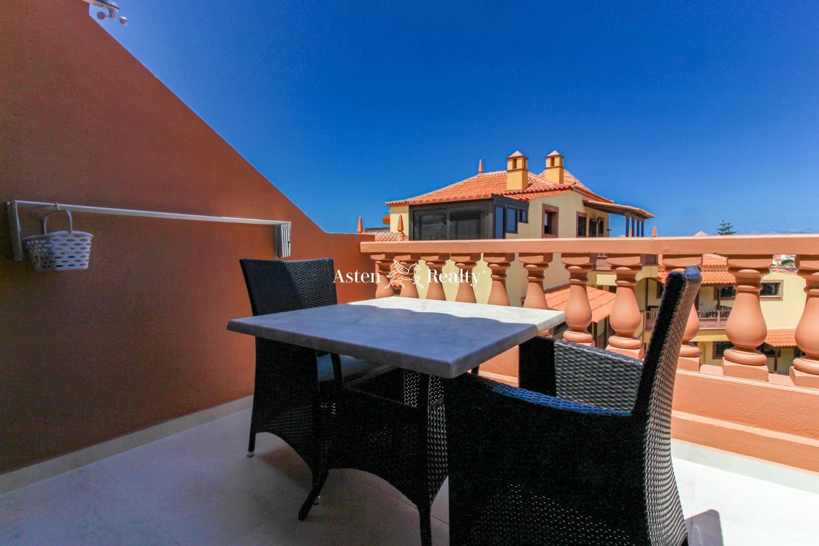 1 makuuhuone Asunto myytävänä paikassa Playa del Duque mukana uima-altaan 
autotalli - 440 000 € (Ref: 7688973)