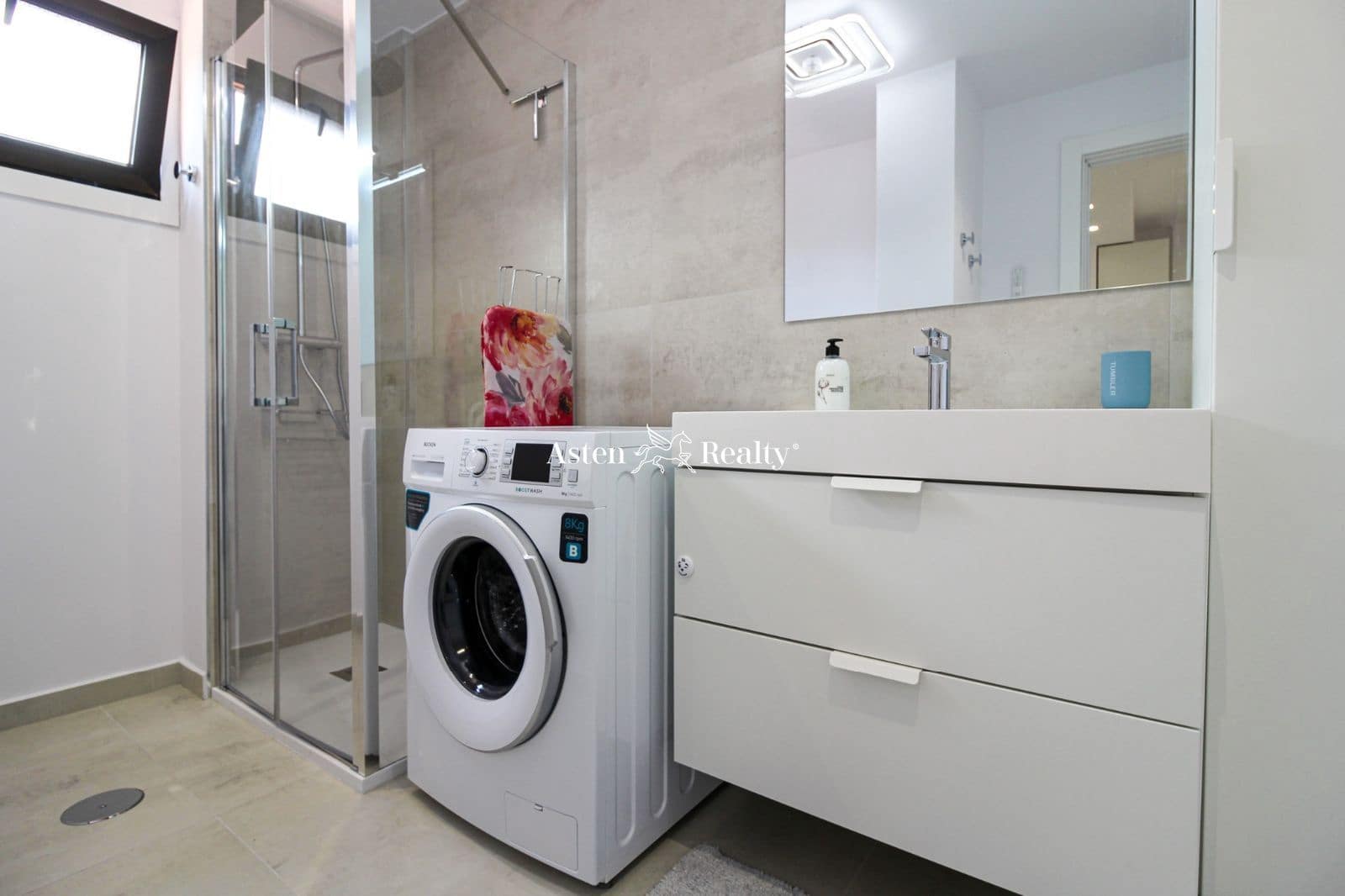 1 makuuhuone Asunto myytävänä paikassa Playa del Duque mukana uima-altaan 
autotalli - 440 000 € (Ref: 7688973)