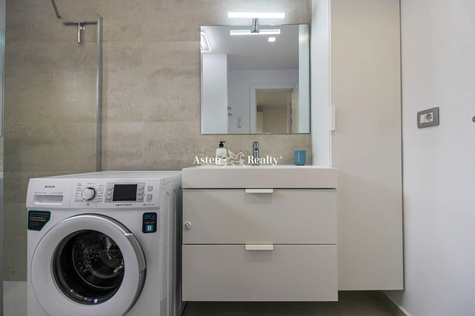 1 makuuhuone Asunto myytävänä paikassa Playa del Duque mukana uima-altaan 
autotalli - 440 000 € (Ref: 7688973)