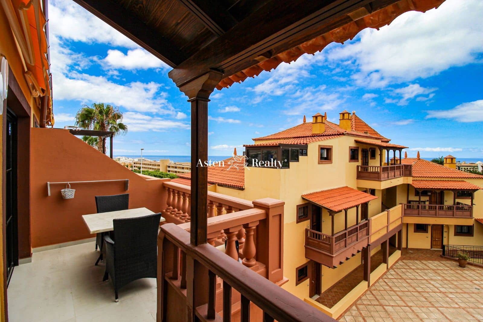 1 makuuhuone Asunto myytävänä paikassa Playa del Duque mukana uima-altaan 
autotalli - 440 000 € (Ref: 7688973)