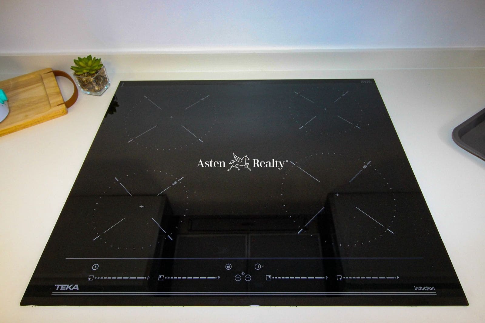 1 makuuhuone Asunto myytävänä paikassa Playa del Duque mukana uima-altaan 
autotalli - 440 000 € (Ref: 7688973)