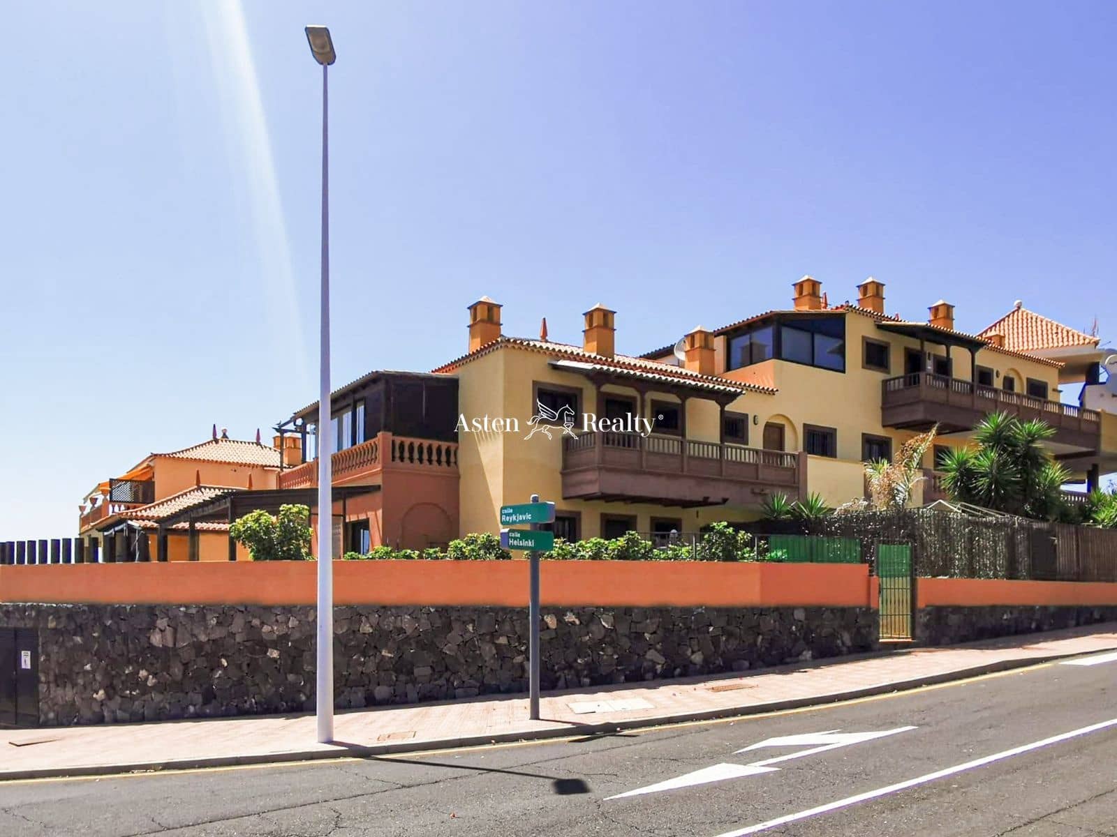 1 makuuhuone Asunto myytävänä paikassa Playa del Duque mukana uima-altaan 
autotalli - 440 000 € (Ref: 7688973)