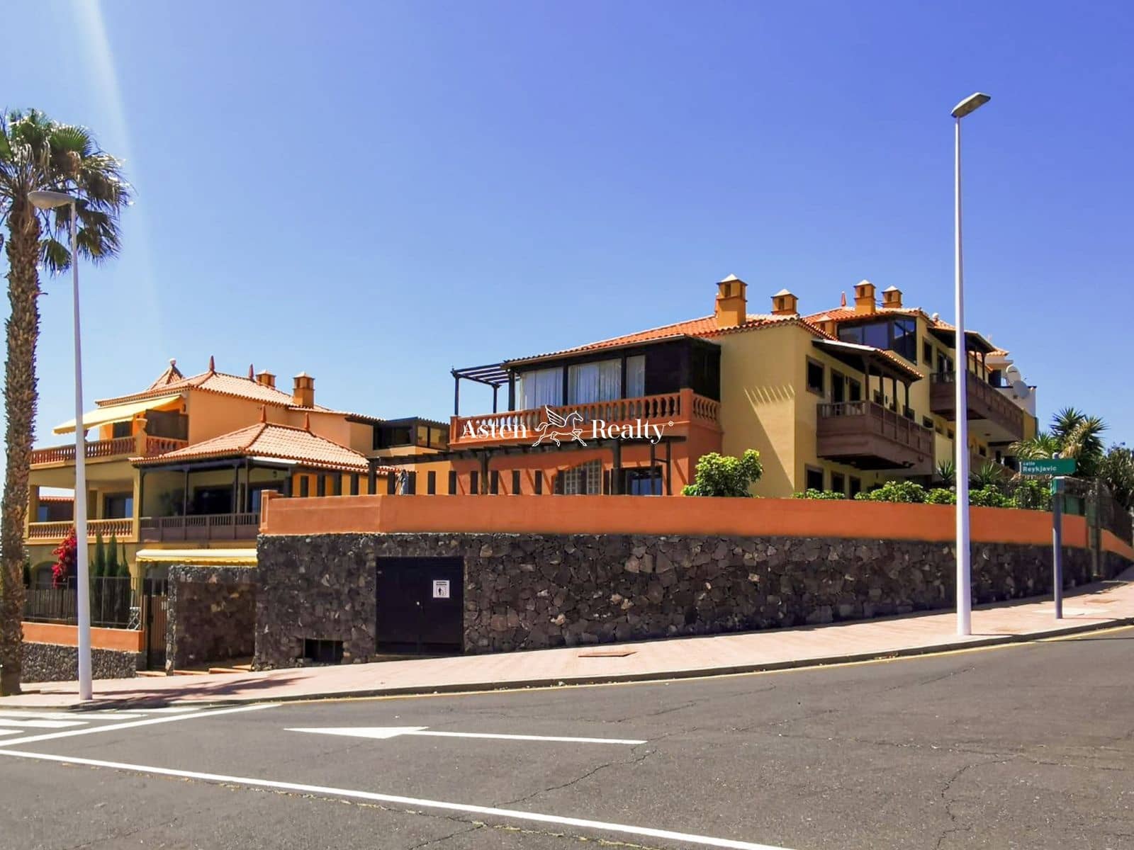 1 makuuhuone Asunto myytävänä paikassa Playa del Duque mukana uima-altaan 
autotalli - 440 000 € (Ref: 7688973)