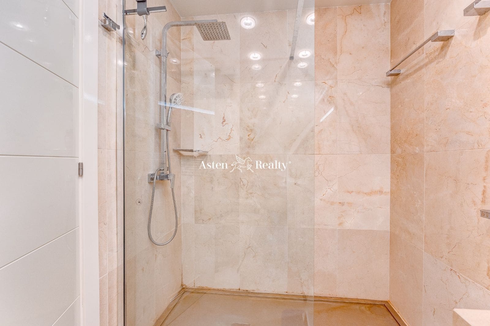 2 soveværelse Lejlighed til salg i La Caleta Adeje med swimmingpool garage - € 949.000 (Ref: 7723407)