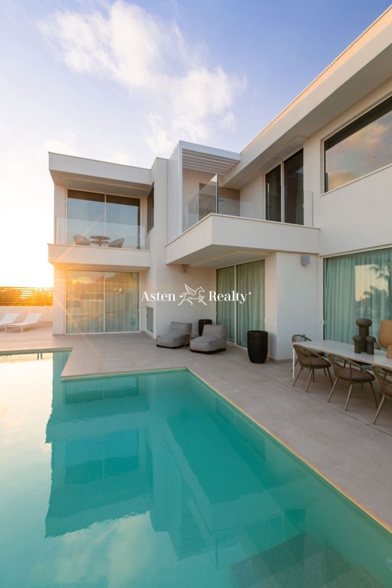 4 soveværelse Byhus til salg i Costa Adeje med swimmingpool garage - € 2.070.000 (Ref: 7740071)