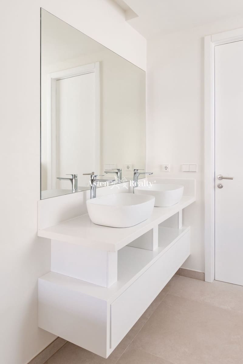 4 soveværelse Byhus til salg i Costa Adeje med swimmingpool garage - € 2.070.000 (Ref: 7740071)