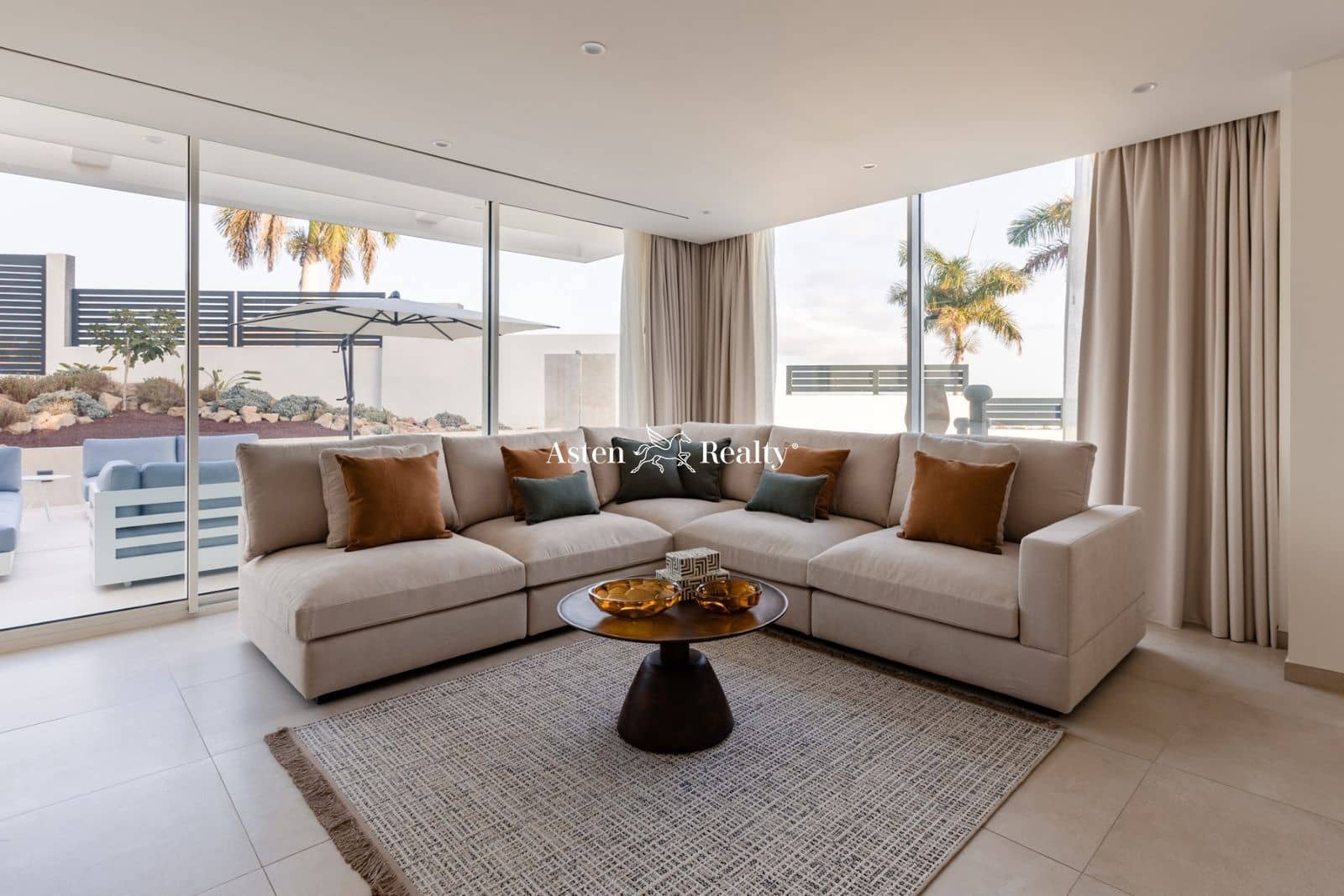 4 soveværelse Byhus til salg i Costa Adeje med swimmingpool garage - € 2.070.000 (Ref: 7740071)