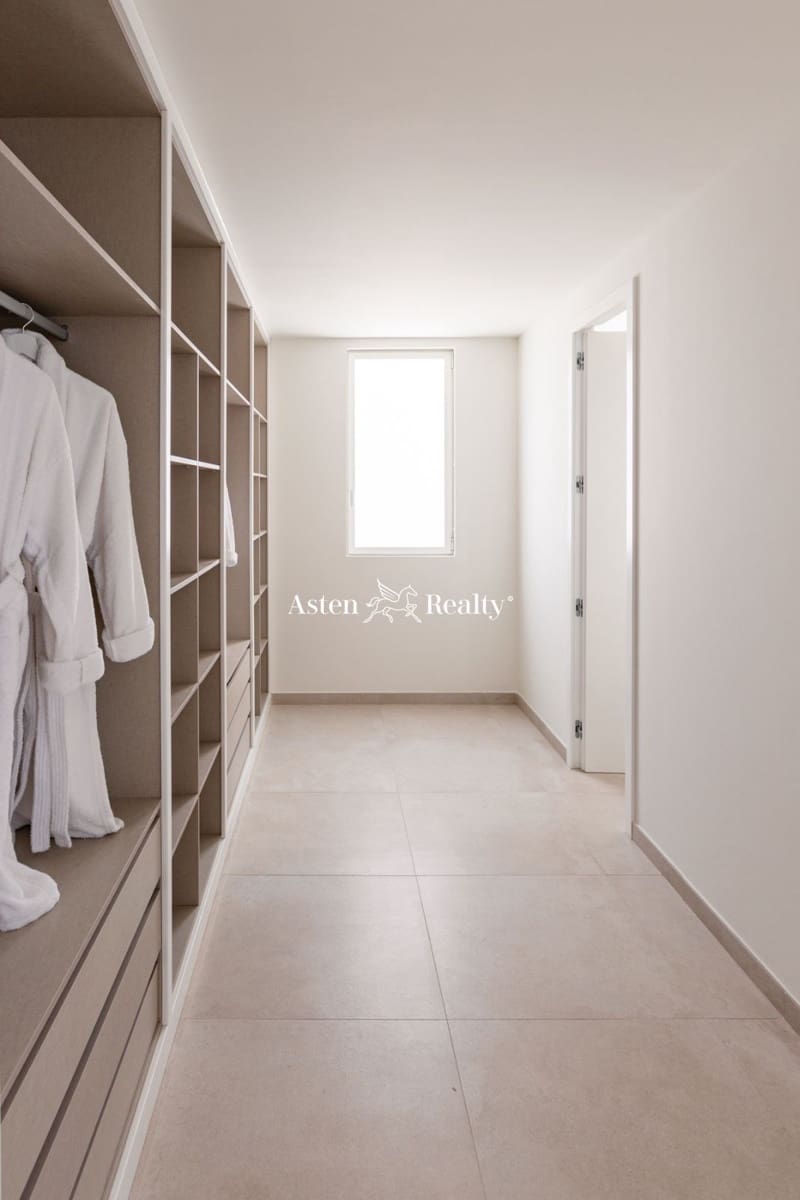 4 soveværelse Byhus til salg i Costa Adeje med swimmingpool garage - € 2.070.000 (Ref: 7740071)