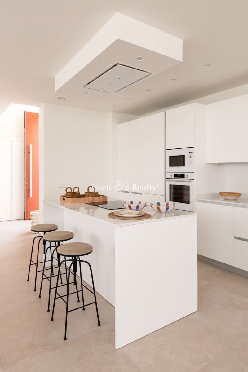 4 soveværelse Byhus til salg i Costa Adeje med swimmingpool garage - € 2.070.000 (Ref: 7740071)