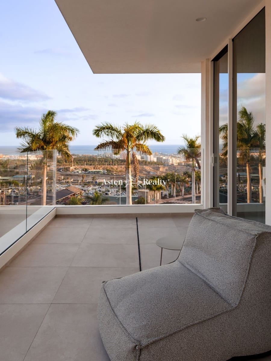 4 soveværelse Byhus til salg i Costa Adeje med swimmingpool garage - € 2.070.000 (Ref: 7740071)