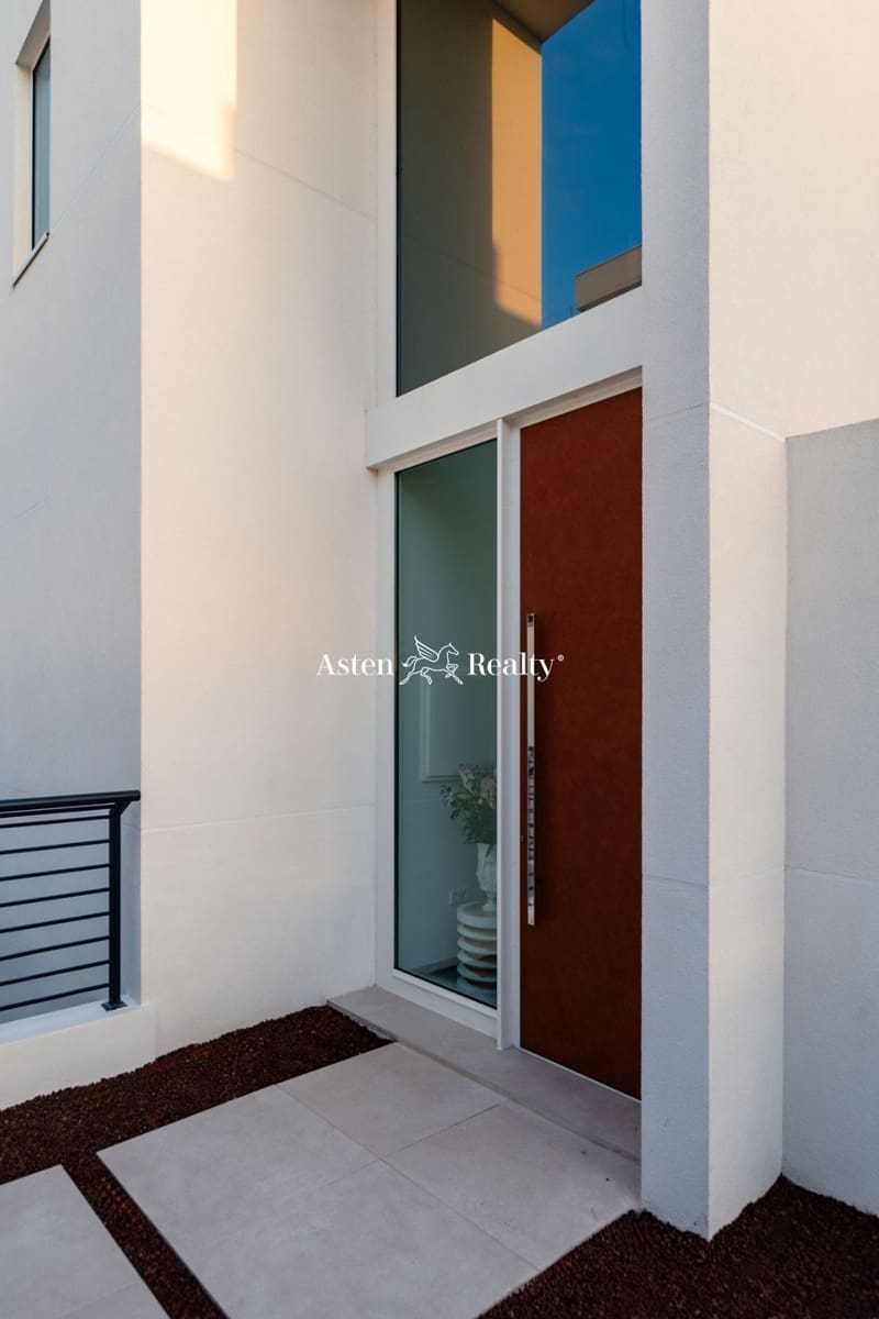 4 soveværelse Byhus til salg i Costa Adeje med swimmingpool garage - € 2.070.000 (Ref: 7740071)