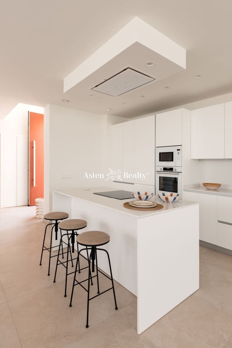 4 soveværelse Byhus til salg i Costa Adeje med swimmingpool garage - € 2.070.000 (Ref: 7740071)