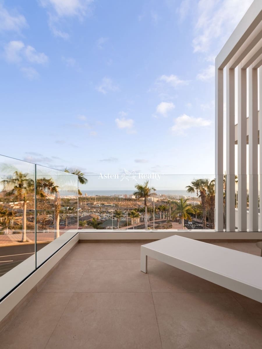 4 soveværelse Byhus til salg i Costa Adeje med swimmingpool garage - € 2.070.000 (Ref: 7740071)