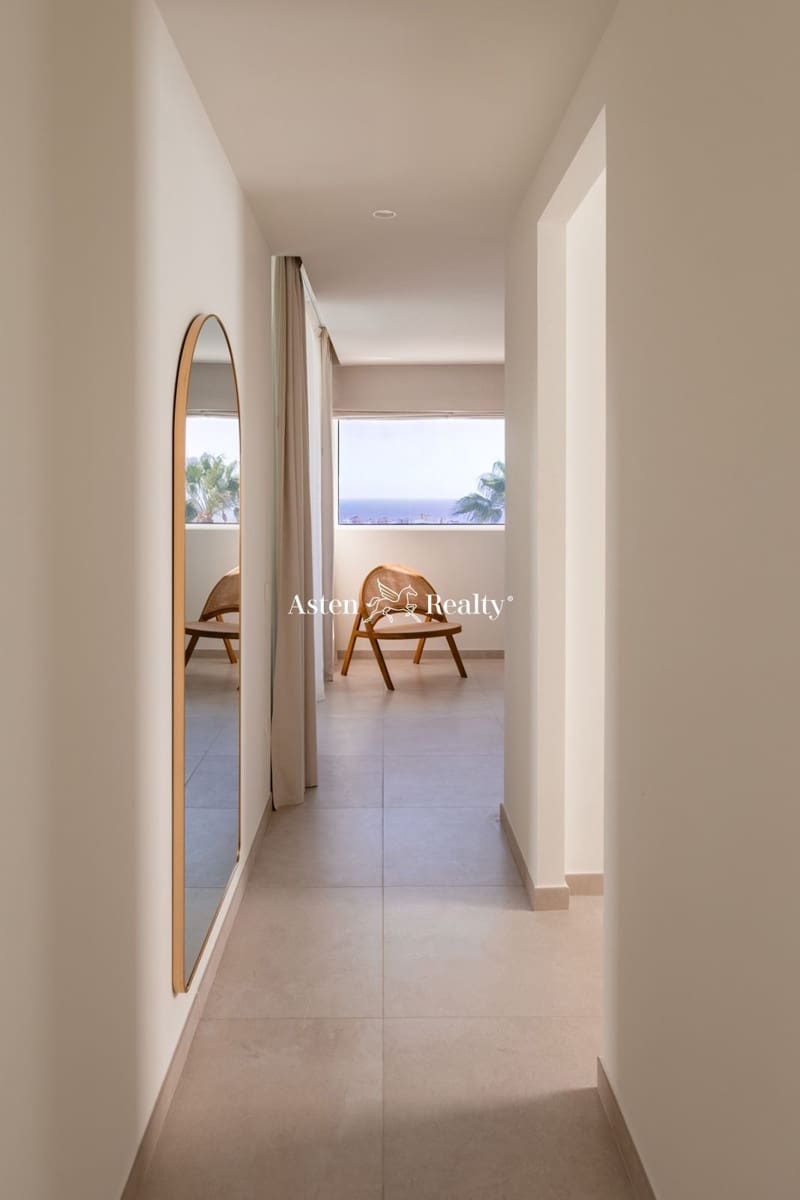 4 soveværelse Byhus til salg i Costa Adeje med swimmingpool garage - € 2.070.000 (Ref: 7740071)