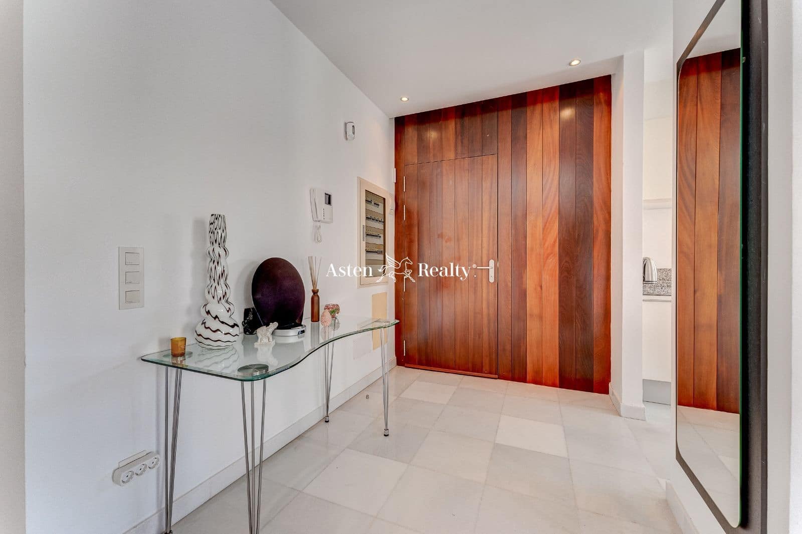 6 soveværelse Byhus til salg i Playa del Duque med swimmingpool garage - € 3.200.000 (Ref: 7801234)