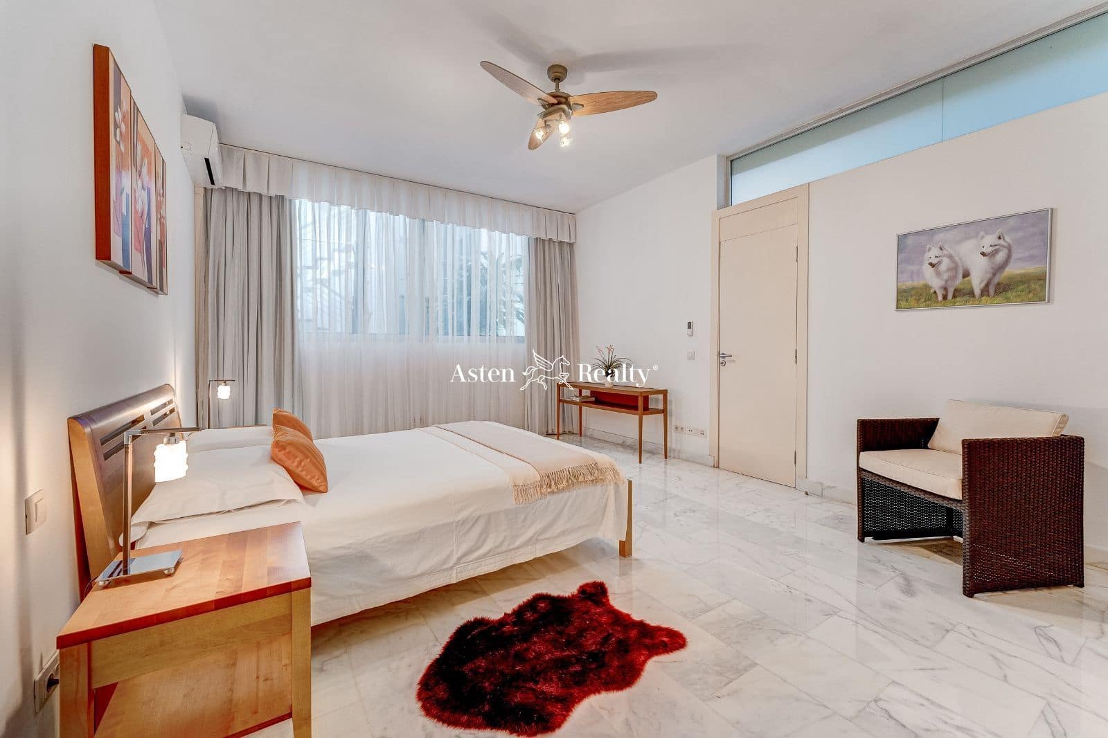 6 soveværelse Byhus til salg i Playa del Duque med swimmingpool garage - € 3.200.000 (Ref: 7801234)