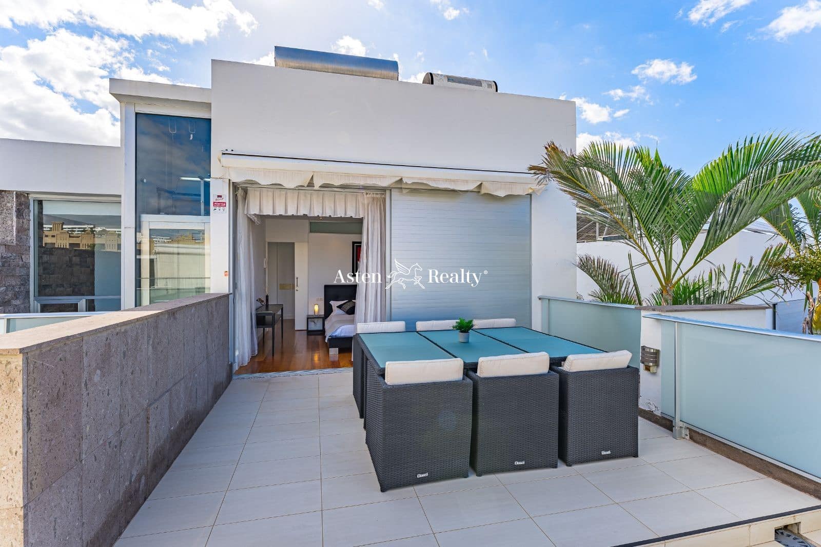 6 soveværelse Byhus til salg i Playa del Duque med swimmingpool garage - € 3.200.000 (Ref: 7801234)