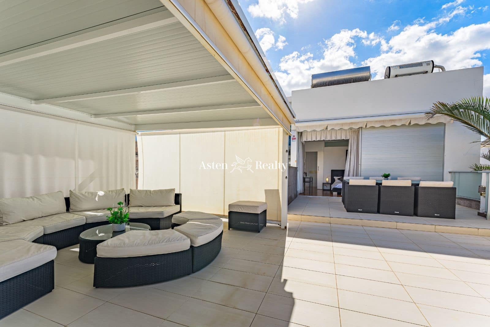 6 soveværelse Byhus til salg i Playa del Duque med swimmingpool garage - € 3.200.000 (Ref: 7801234)