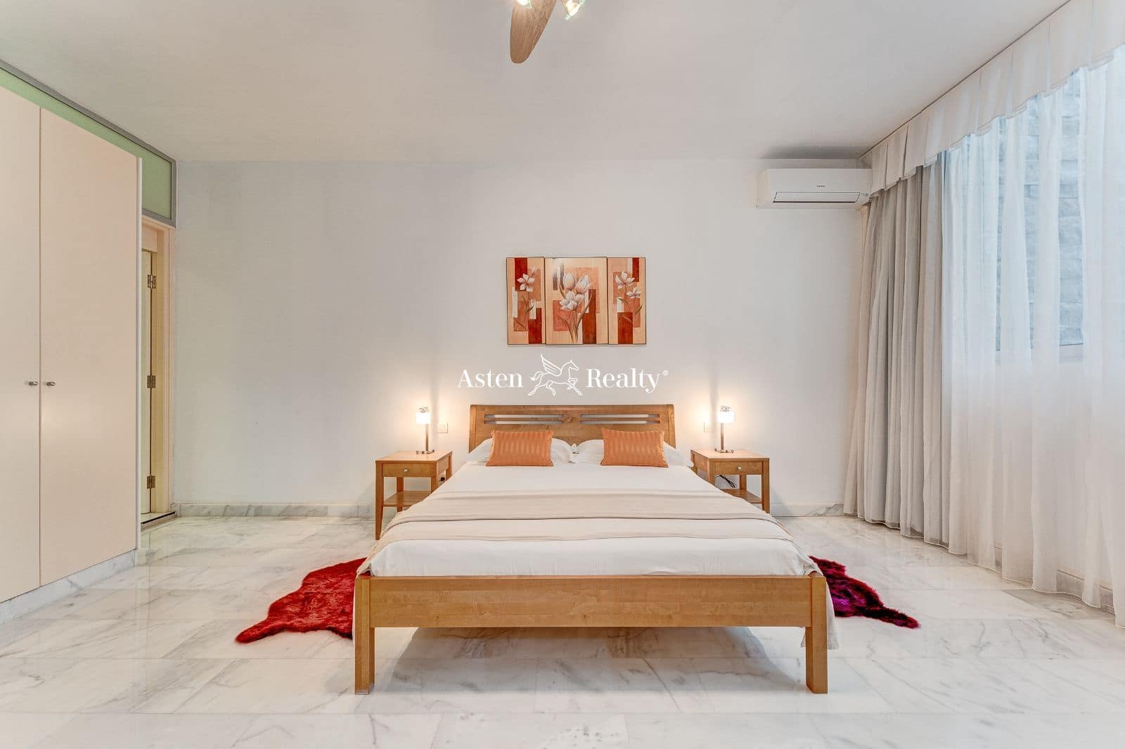 6 soveværelse Byhus til salg i Playa del Duque med swimmingpool garage - € 3.200.000 (Ref: 7801234)