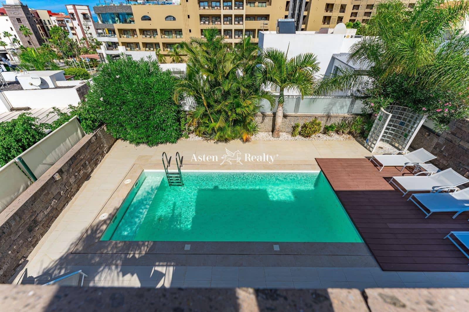 6 soveværelse Byhus til salg i Playa del Duque med swimmingpool garage - € 3.200.000 (Ref: 7801234)