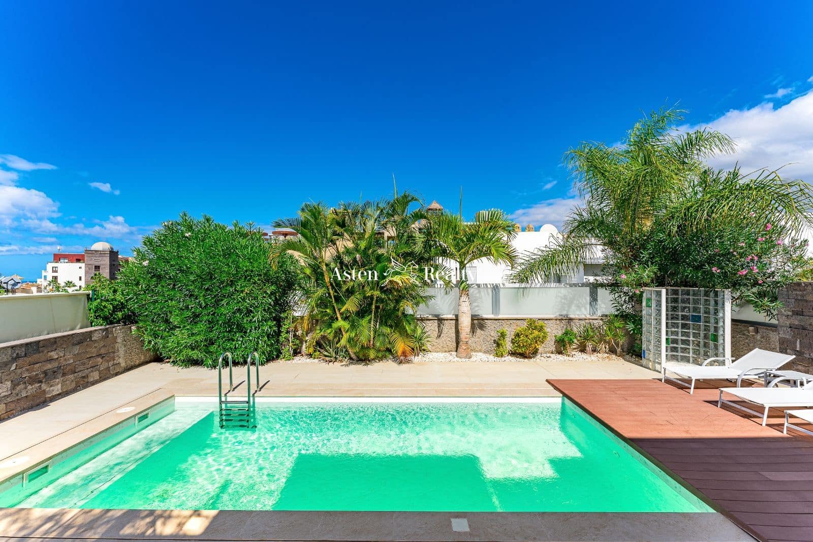 6 soveværelse Byhus til salg i Playa del Duque med swimmingpool garage - € 3.200.000 (Ref: 7801234)