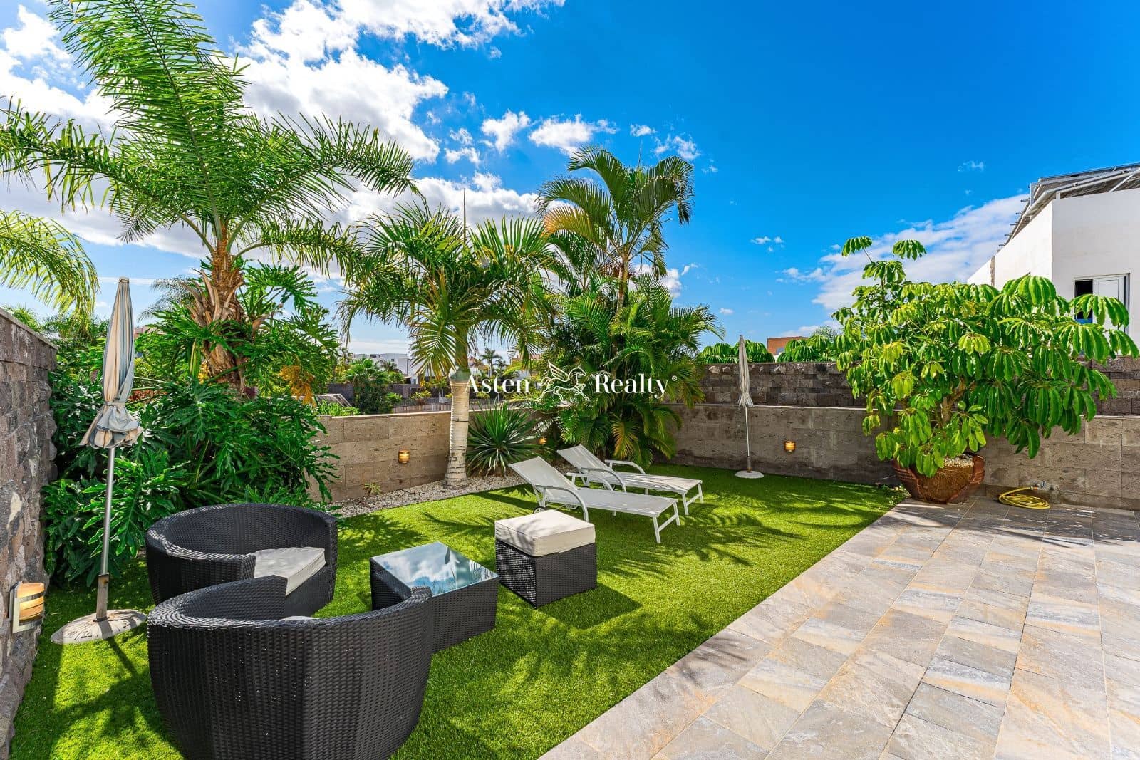 6 soveværelse Byhus til salg i Playa del Duque med swimmingpool garage - € 3.200.000 (Ref: 7801234)