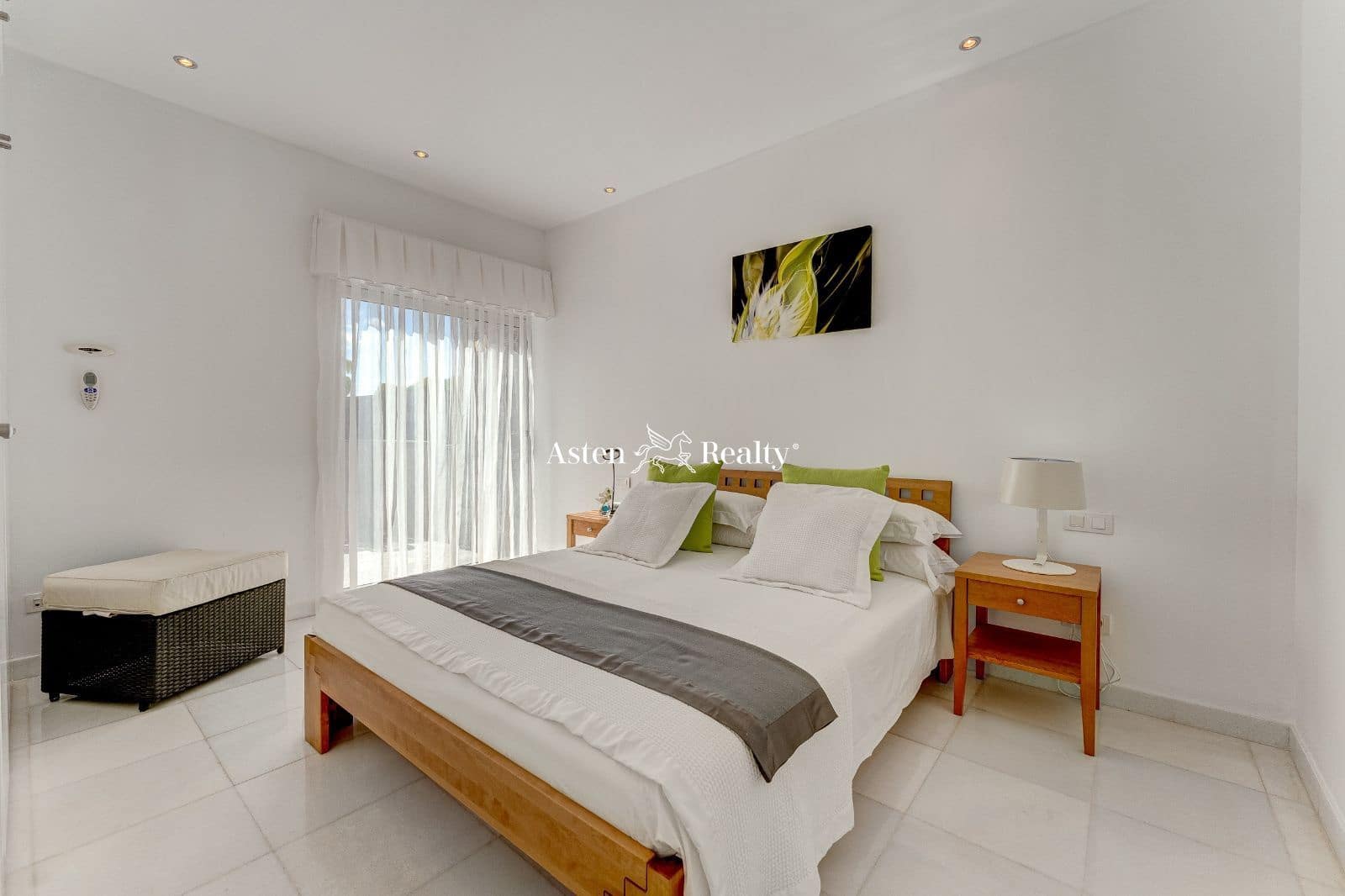 6 soveværelse Byhus til salg i Playa del Duque med swimmingpool garage - € 3.200.000 (Ref: 7801234)