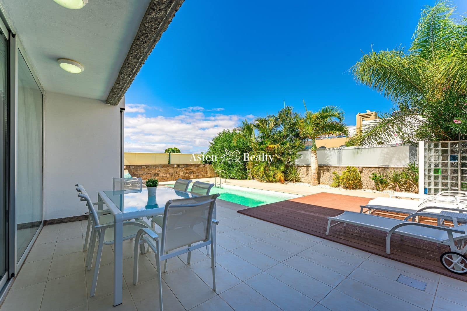 6 soveværelse Byhus til salg i Playa del Duque med swimmingpool garage - € 3.200.000 (Ref: 7801234)