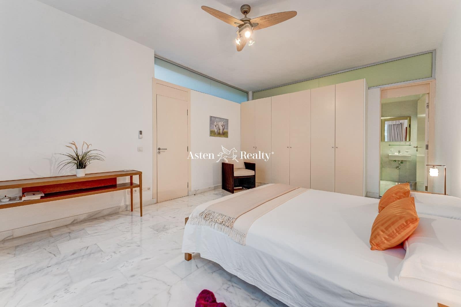 6 soveværelse Byhus til salg i Playa del Duque med swimmingpool garage - € 3.200.000 (Ref: 7801234)